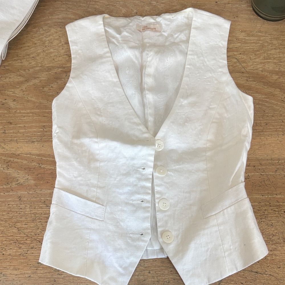 The Seengles white vest size XXS